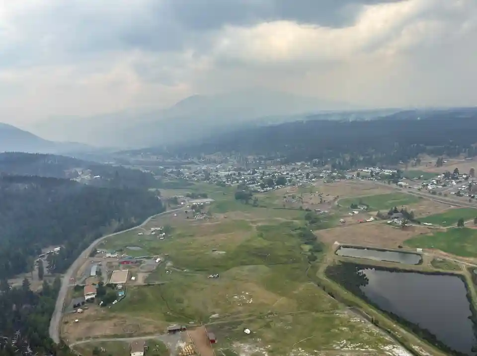 Clinton, B.C. wildfire destroys homes as blazes merge near village