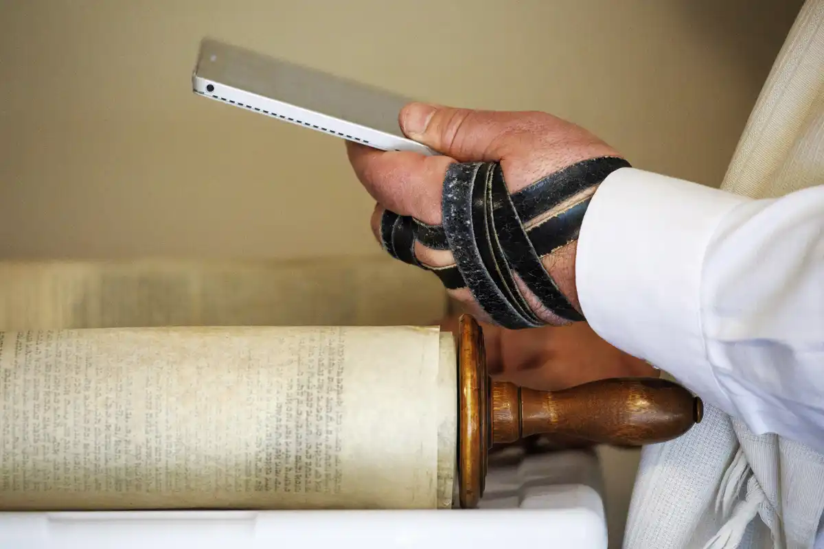 Orthodox Jews oppose US daylight saving bill over prayer times