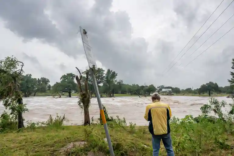 Texas Floods: Rivers Surge as Evacuations and Rescues Mount