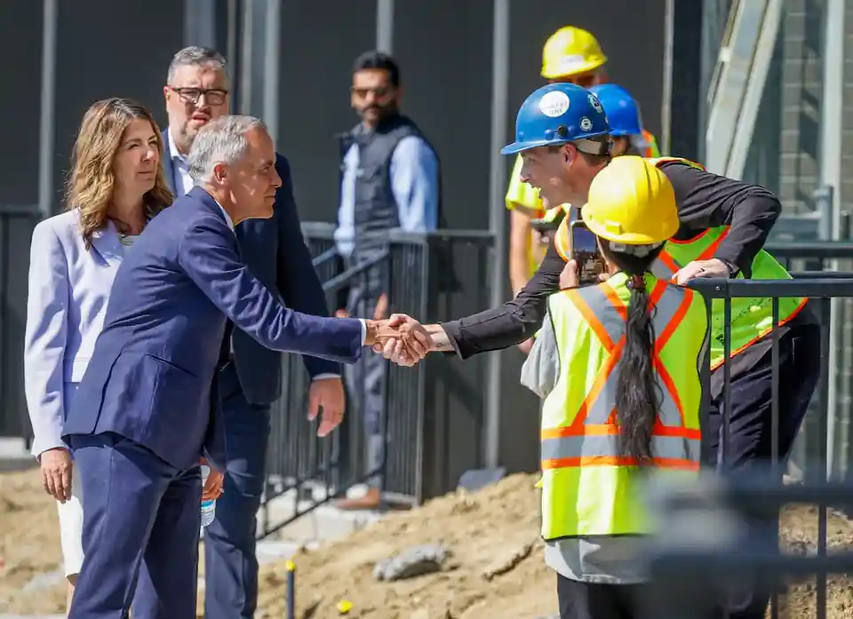 Alberta Housing Plan Signed by Carney, Smith