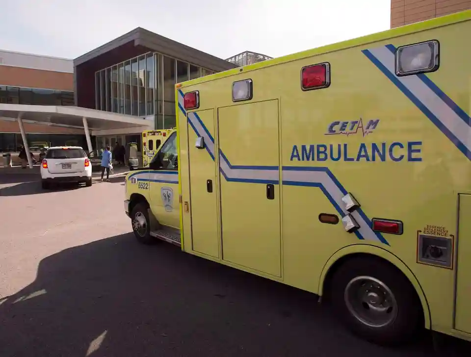 Quebec paramedics reach tentative deal after 3-year contract dispute