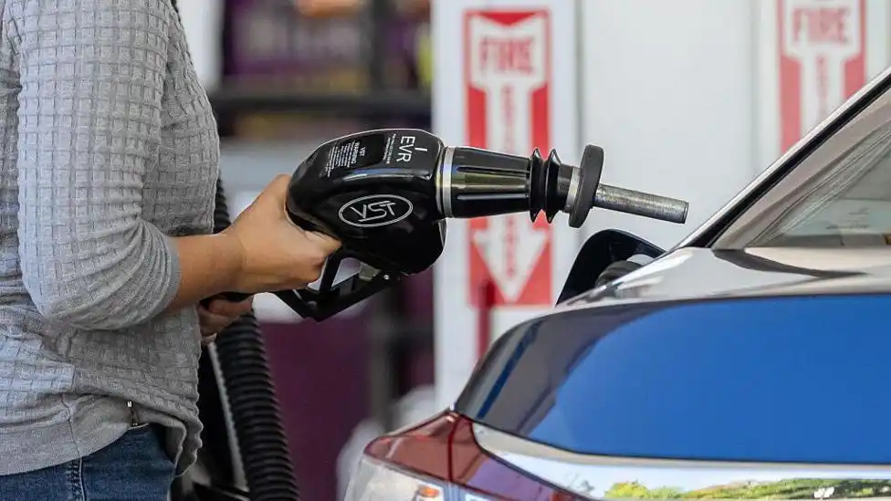 Oil Prices Surpass $100 Amid Middle East Conflict