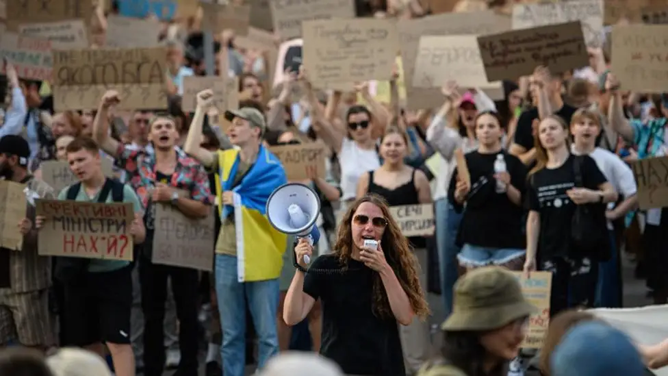 Ukraine soldiers protest as Zelensky removes defence minister