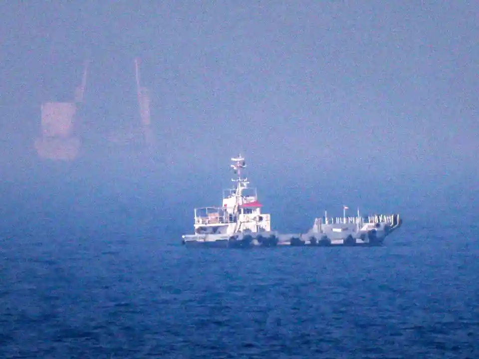 Shipping Insurance Costs Surge as Hormuz, Bab al-Mandeb Blockades Bite